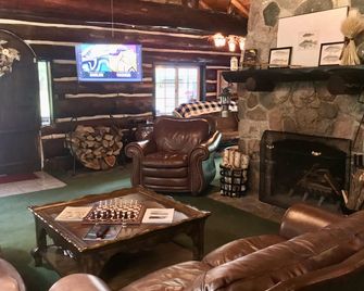 Shadowland River Lodge on Boardman River - Pet Friendly - Acreage - Private - Traverse City - Lounge