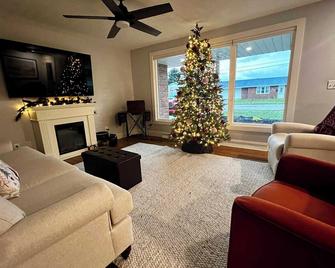 Business & Family Home @ '30something' - New Philadelphia - Living room