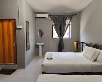 OYO 91139 Selesa Inn - Kuala Berang - Bedroom