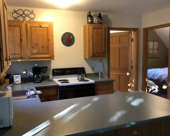 Cozy apartment on Sugarloaf Mountain. - Carrabassett Valley - Kitchen