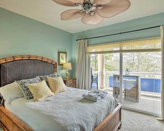 Lake Keowee Resort Condo with Balcony and Pool Access! - Salem - Habitación