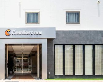 Comfort Inn Naha Tomari Port - Naha - Building