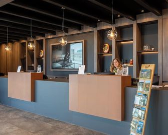 아나투라 호텔 룩셈부르크 - 베이스삼페쉬 - 프론트 데스크