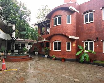 G G Resorts - Auroville - Edificio