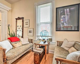 Historic 'watson' Brick House w/ Private Deck! - Danville - Living room