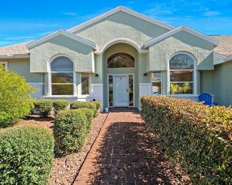 Salty Turtle Luxury Salt Water Pool Home On Salt Water Canal With Tiki Bar - Palm Coast - Building