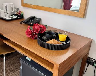 Maya Hotel - Luton - Zimmerausstattung
