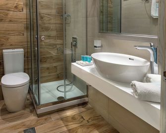 Hotel Strass - Paralia - Bathroom