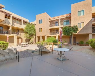 1 Mi to Beach Lake Havasu City Condo with Balcony - Lake Havasu City - Building