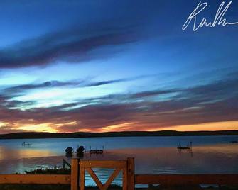 Lovely property with separate private lakefront to Silver Lake + huge backyard. - Mears - Playa