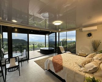 Experiencia Única en Montaña, a tan Solo 8 Minutos de la Ciudad: Natural Glamcr - Quesada - Habitación