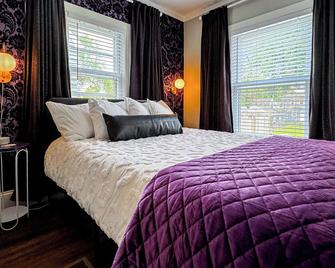 Dearly Beloved Den + Prince Themed Purple Glam Pad Near Msp&moa - Minneapolis - Habitació