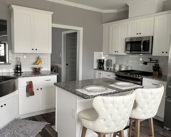 Masters rental Luxury Charming 4-bedroom farmhouse with WiFi, AC Grovetown - Grovetown - Keuken