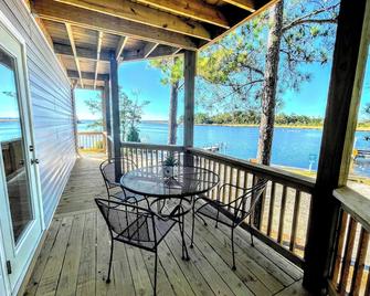 River's Edge - Havelock - Balkon