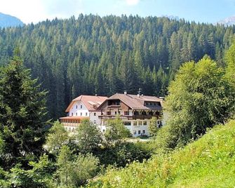 Hotel Bad Bergfall - Valdaora - Building