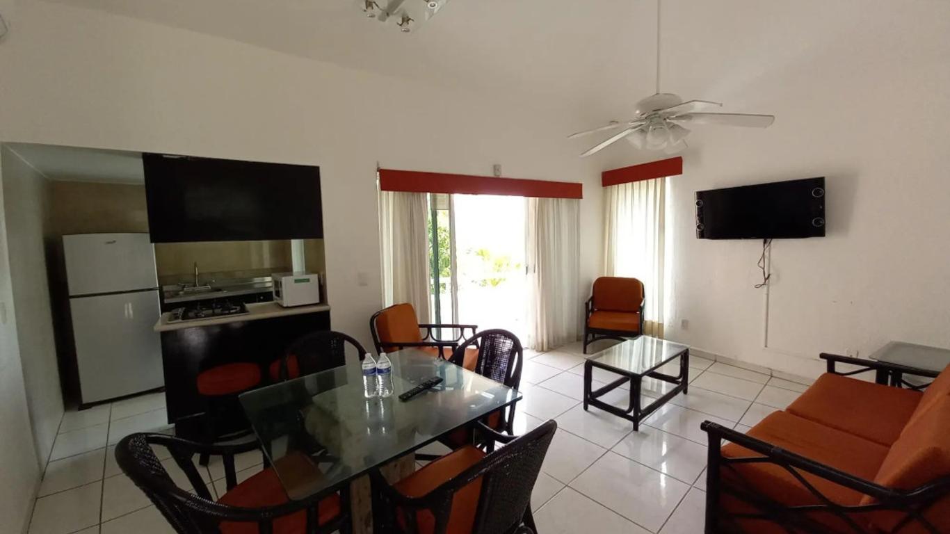 Villas del Palmar Manzanillo with Beach Club