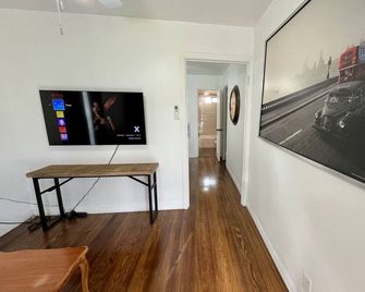 Cozy little apt near Denton Square and UNT - Denton - Chodba