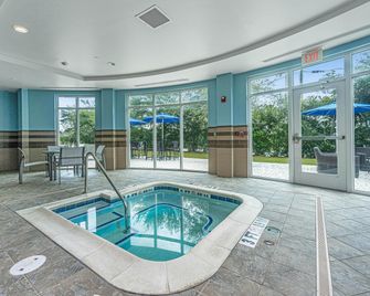 Holiday Inn Express & Suites Charleston Arpt-Conv Ctr Area By IHG - נורת' צ'רלסטון - בריכה