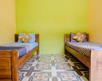 Hotel O Ilyasa Family - Madiun - Schlafzimmer