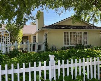 Santa Barbara Large 4br 2ba,pool,hottub, Beaches, Sleep 11+,dogs Ok, Best Value! - Santa Barbara - Gebouw