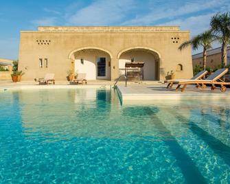 Relais Tenuta Campì - Martano - Piscina