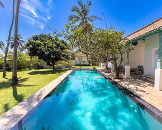 Singhagra Tropical Villa - Katunayake - Басейн