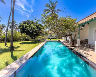 Singhagra Tropical Villa - Katunayake - Басейн