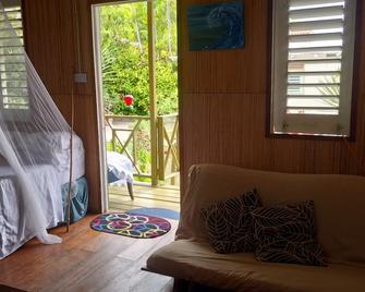 Shambhala Homestays - Christchurch - Living room