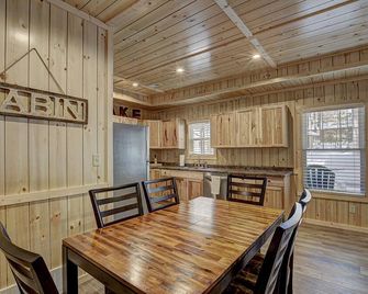 Year Round Luxury Cottage - Eagle River - Eagle River - Dining room
