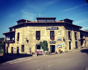 Hotel Santillana - Santillana del Mar - Rakennus