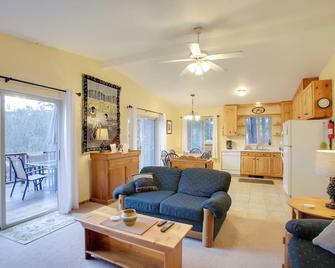 Cave Bay Vacation Rental with Game Room! - Worley - Sala de estar