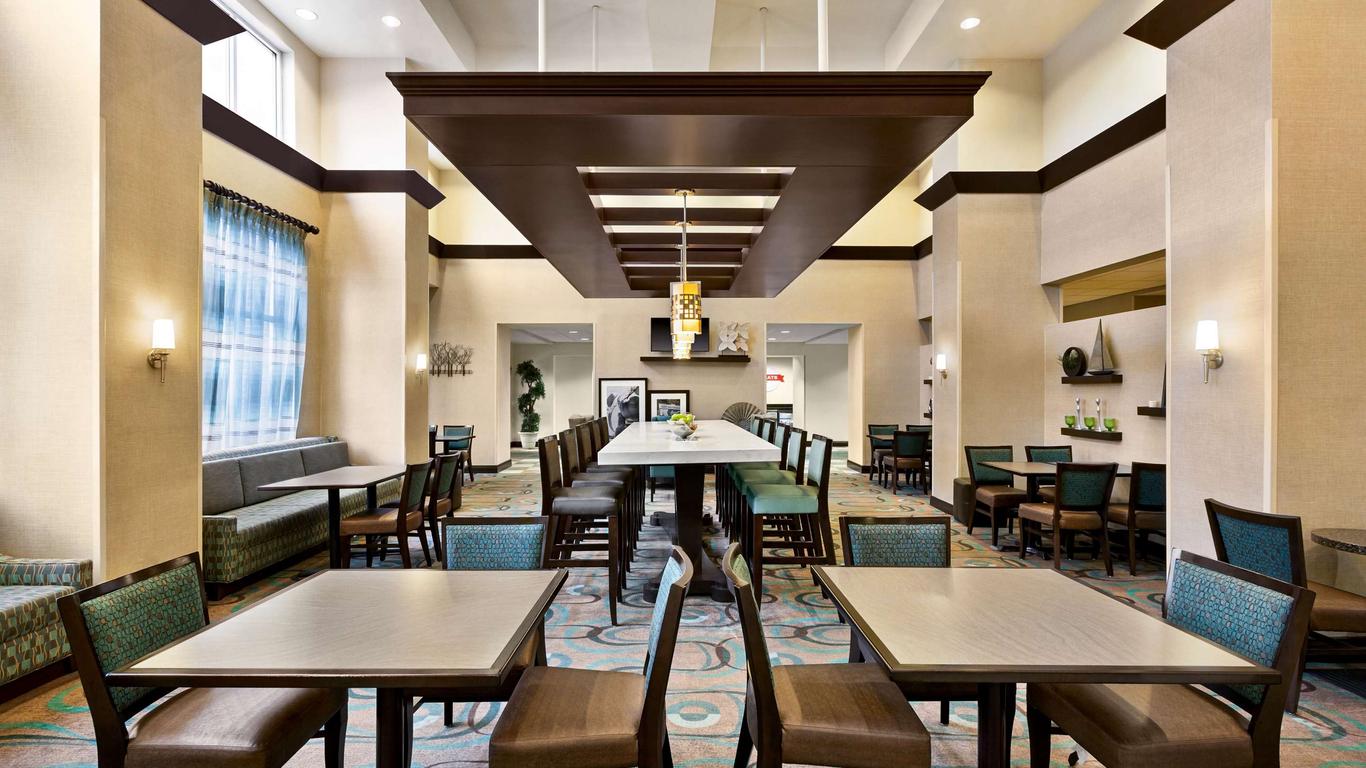 هامبتون إن آند سويتس أتلانتا إيربورت ويست / كامب كريك بارك واي