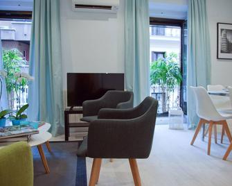 Feelathome Madrid Suites Apartments - מדריד - מסעדה