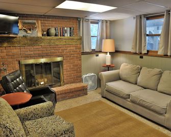 Elk Crossing On Lower Clam Lake - Clam Lake - Living room