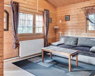 Beautiful Wooden Holiday Home in Hesse With Private Garden and a Large Terrace - Niederjossa - Sala de estar