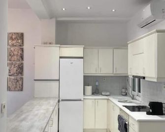 Dr. J. Spon Apartment - Nafpaktos - Cocina