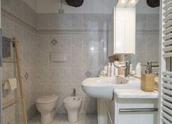 Appartamento nel centro di Camogli by Wonderful Italy - Camogli - Bathroom
