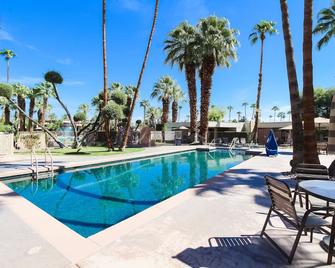 Desert Isle Resort, a VRI resort - Palm Springs - Piscina