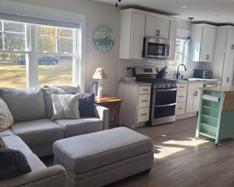 2 Bed, 1.5 Bath, on Pool Pond, Close to Franklin Pierce and Mt. Monadnock - Rindge - Cocina