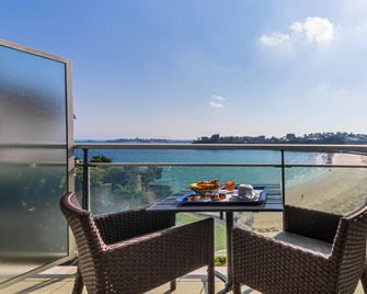 Best Western Hotel Le Crystal Dinard - Dinard - Balkon