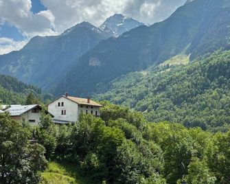 Logis Hotel Le Monal - Sainte-Foy-Tarentaise - Vista del exterior