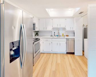 On Tempe Time - Tempe - Kitchen