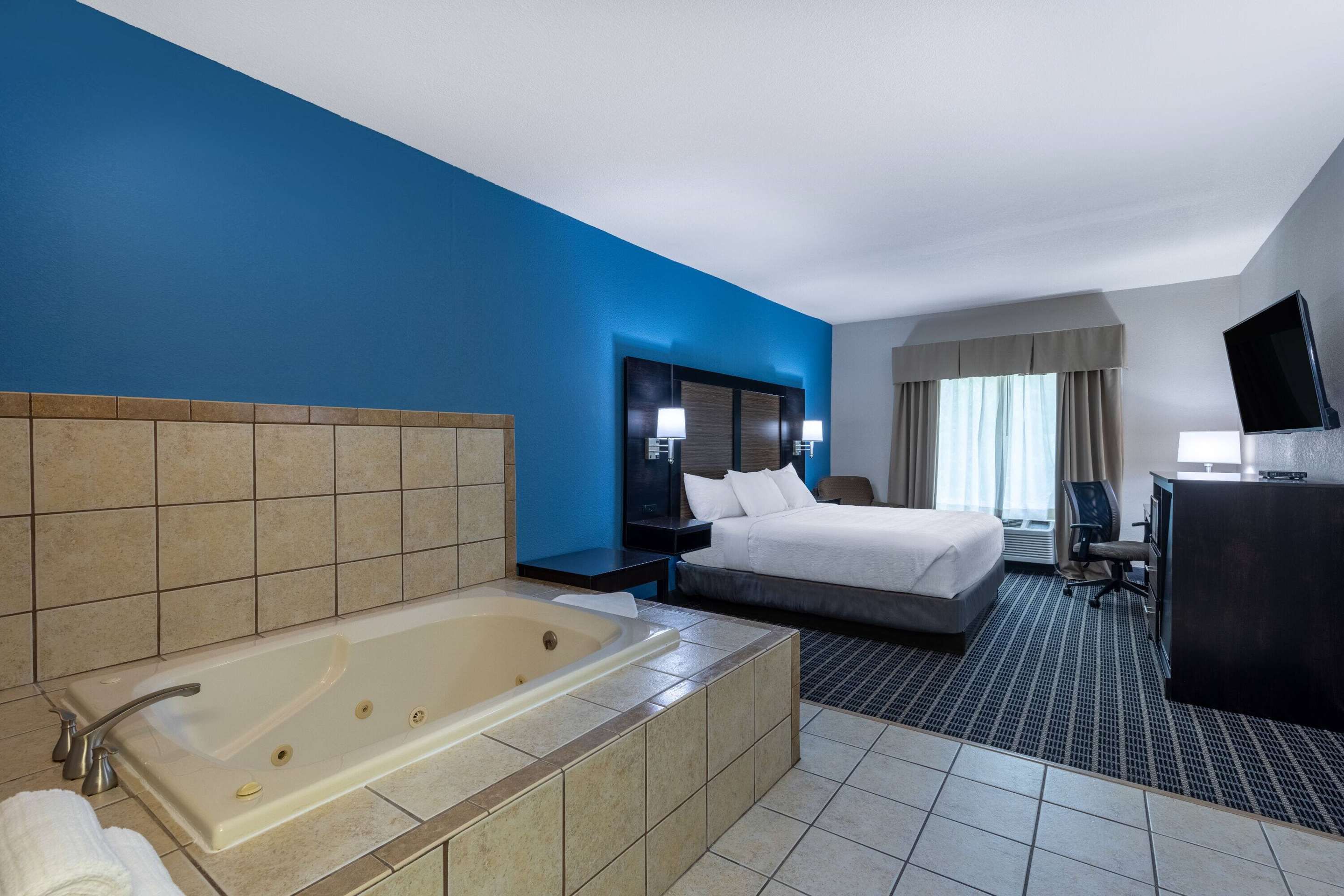 Bedroom view of Baymont by Wyndham Kirksville University Area