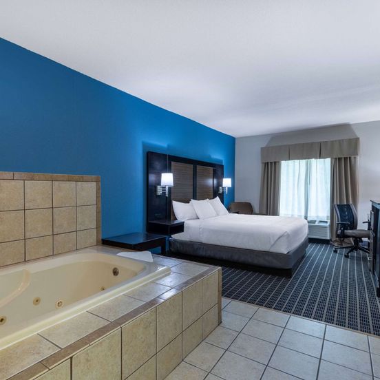 Bedroom view of Baymont by Wyndham Kirksville University Area