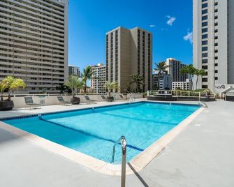 Deluxe Ocean and City View Waikiki Banyan Condo, Free Parking & Wi-Fi - Honolulu - Pool