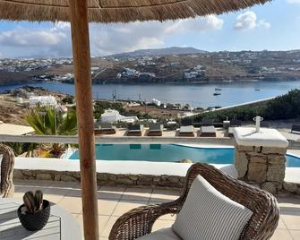 Navy Blue Suites - Ornos - Pool