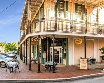 2 BR Townhouse - 10 Mins to Horse Park - Conyers - Building
