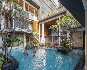 Nanda Heritage Hotel - Bangkok - Pool