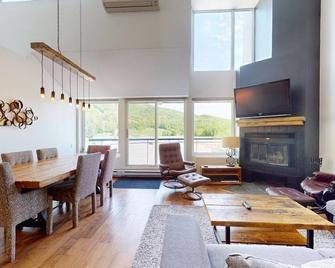 6-518 : 4 bedroom condo - sleeps 8 - Beaupre
