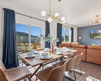 NEW! Family-friendly Home with Pool Table, King Beds - Windsor - Dining room